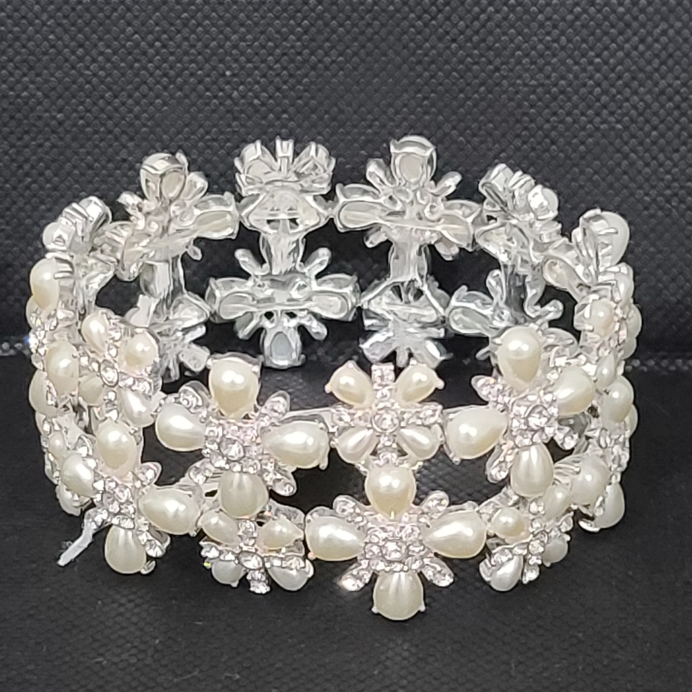Macys case blossom silver pearl double star bracelet NWT